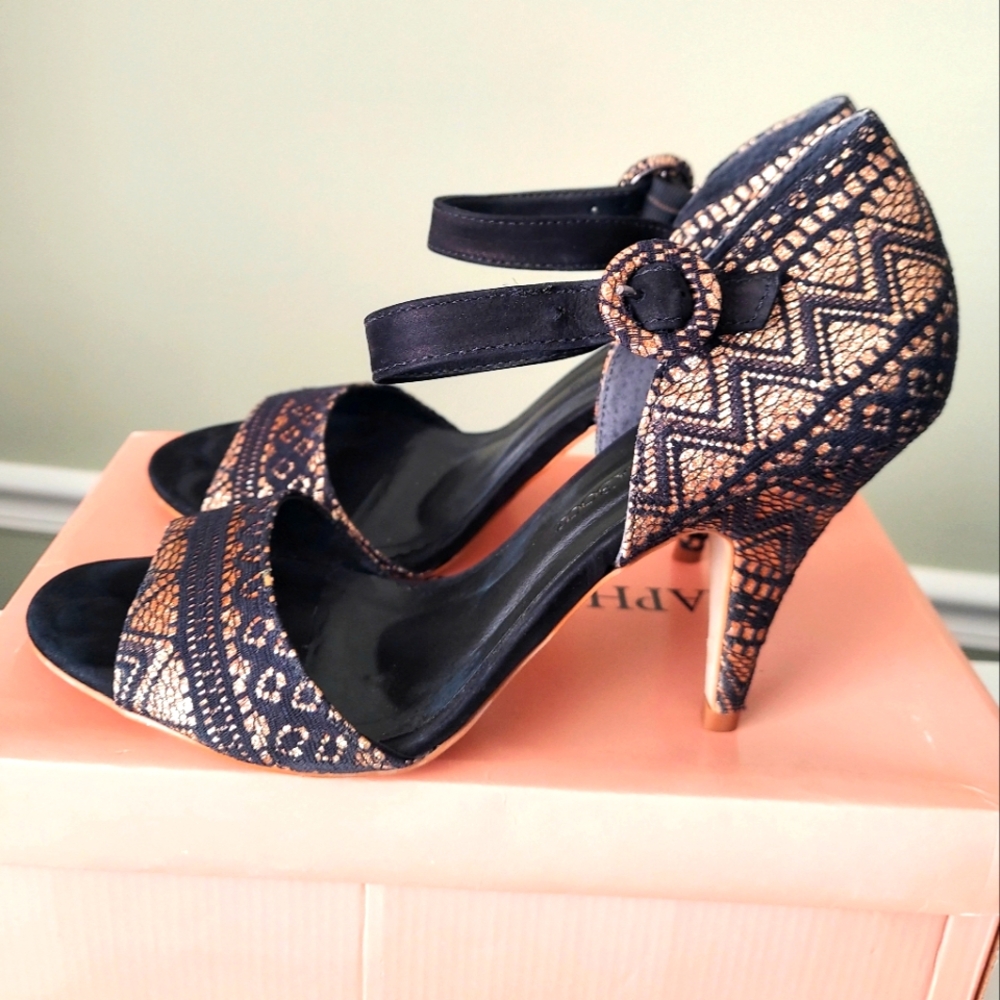 Anthropologie Raphaella Booz Black and Gold Lace Heels 9M